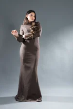 ⁦Dress nombre 775 <br> Brown chocolate⁩ – תמונה ⁦3⁩