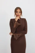 ⁦Dentelle dress chocolate⁩ – תמונה ⁦3⁩